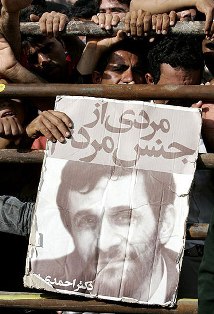 شیری که احمدی نژاد به زمین ریخت